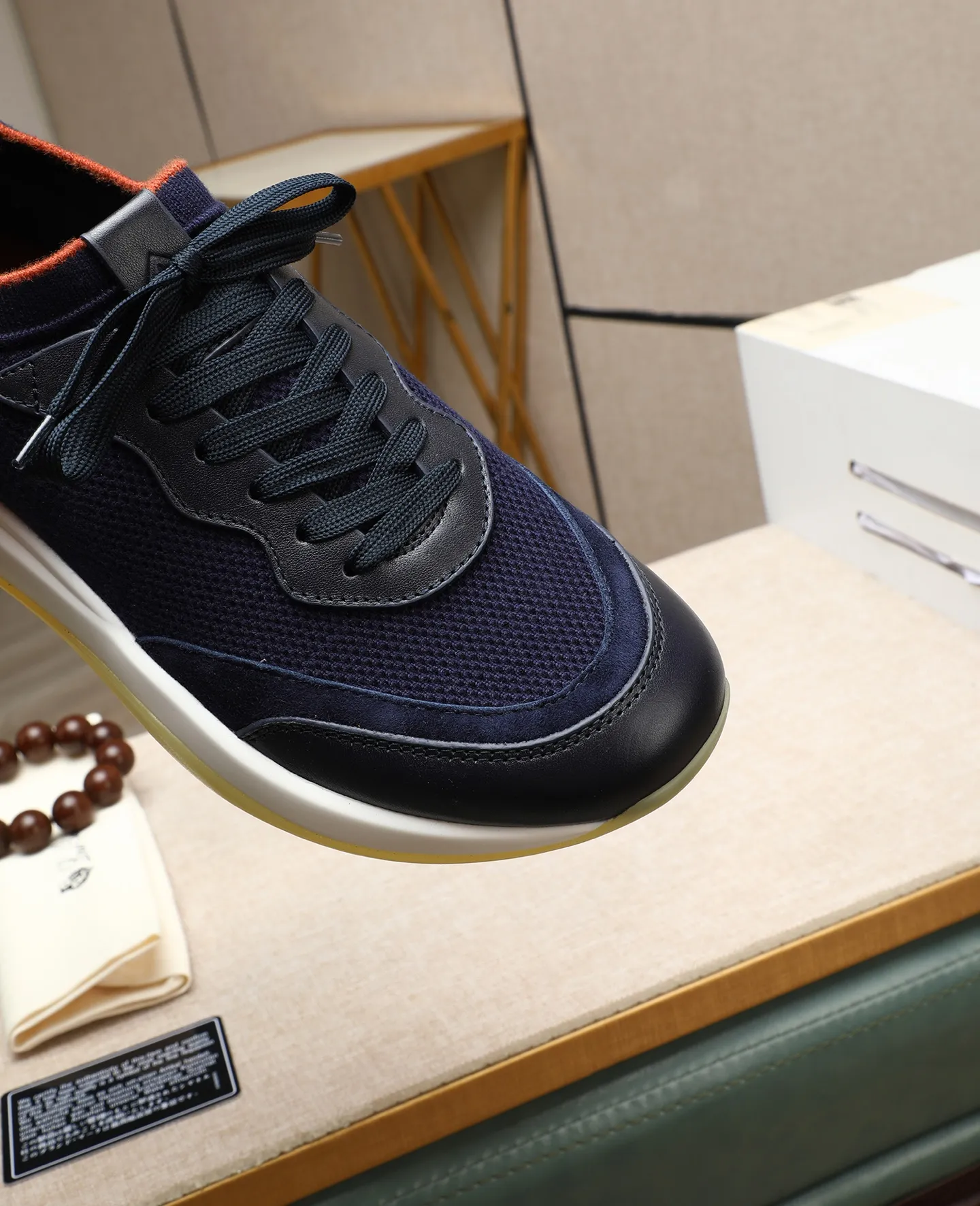 Men's shoes 💰620 🔥𝐥𝐨𝐫𝐨 𝐏𝐢𝐚𝐧𝐚 lp classic loafers, an Italian treasure brand, the only brand that can match Hermès! Only after wearing it do we realize that we can’t live up to our feet. The upper is made of imported first-layer cowhide with breathable fly-knit fabric, water-dyed cowhide foot pads, and the official original glass rubber outsole and pendant. Exclusive original packaging (tag ➕ brand paper ➕ outer box ➕ hand bag) code number: 38-44. Can be customized 45-46